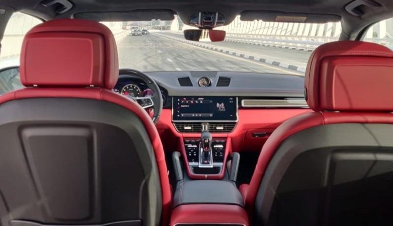 
								Porsche Cayenne GTS full									