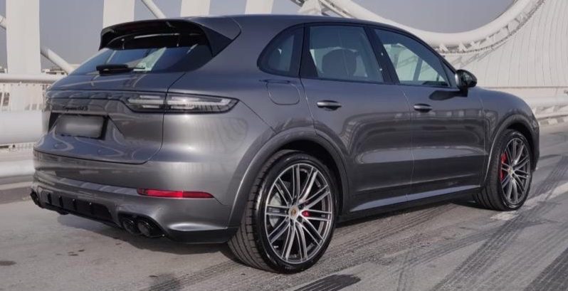 
								Porsche Cayenne GTS full									