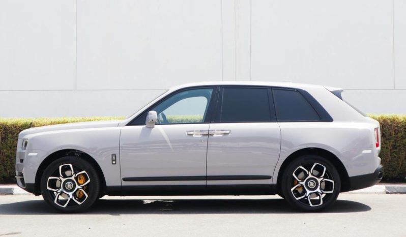 
								Rolls Royce Cullinan Black Badge full									