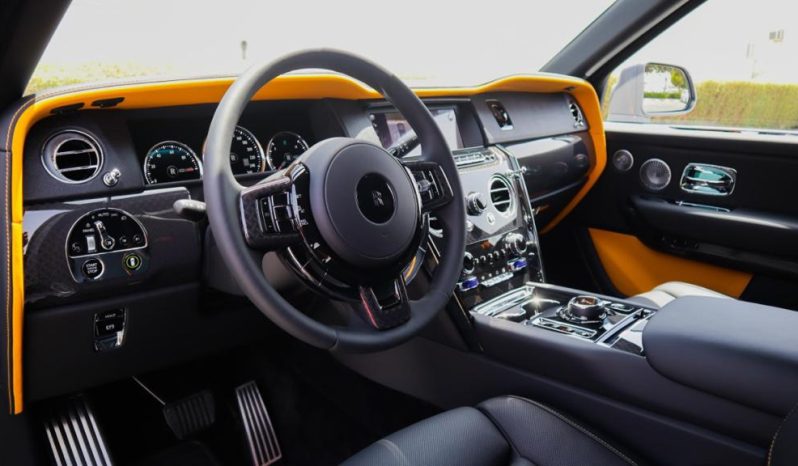 
								Rolls Royce Cullinan Black Badge full									