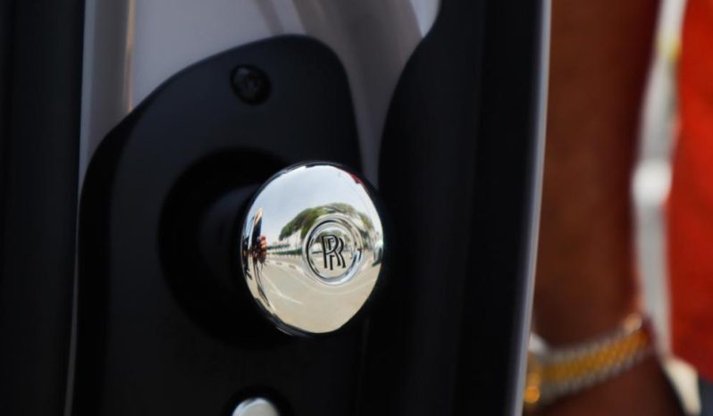 
								Rolls Royce Cullinan Black Badge full									