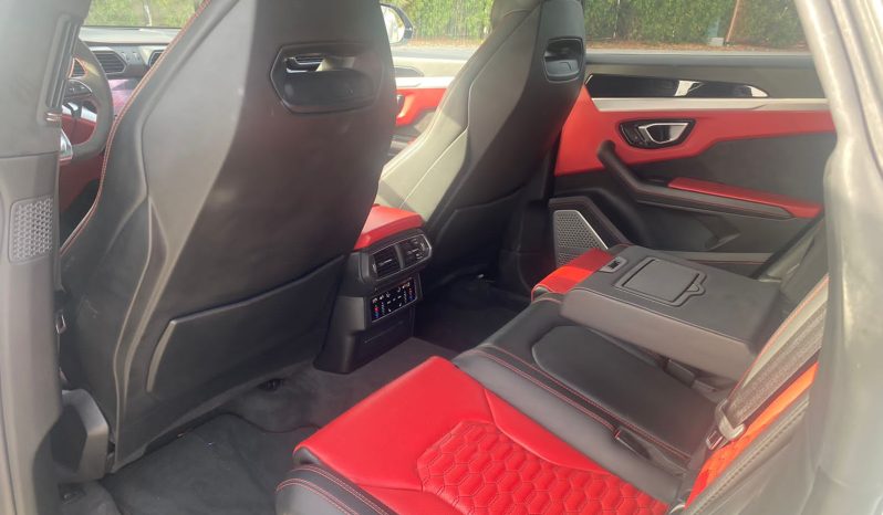 
								Lamborghini Urus full									