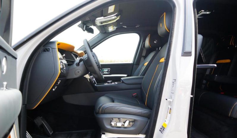 
								Rolls Royce Cullinan Black Badge full									