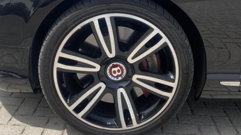 
								Bentley Mulliner V8 full									