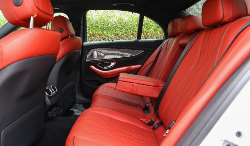 
								Mercedes Benz E200 full									