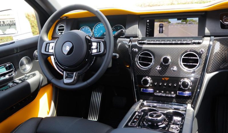 
								Rolls Royce Cullinan Black Badge full									