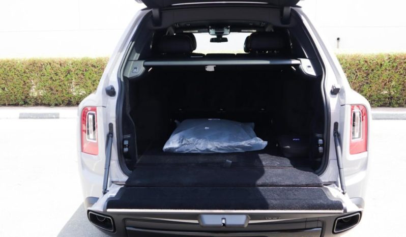 
								Rolls Royce Cullinan Black Badge full									